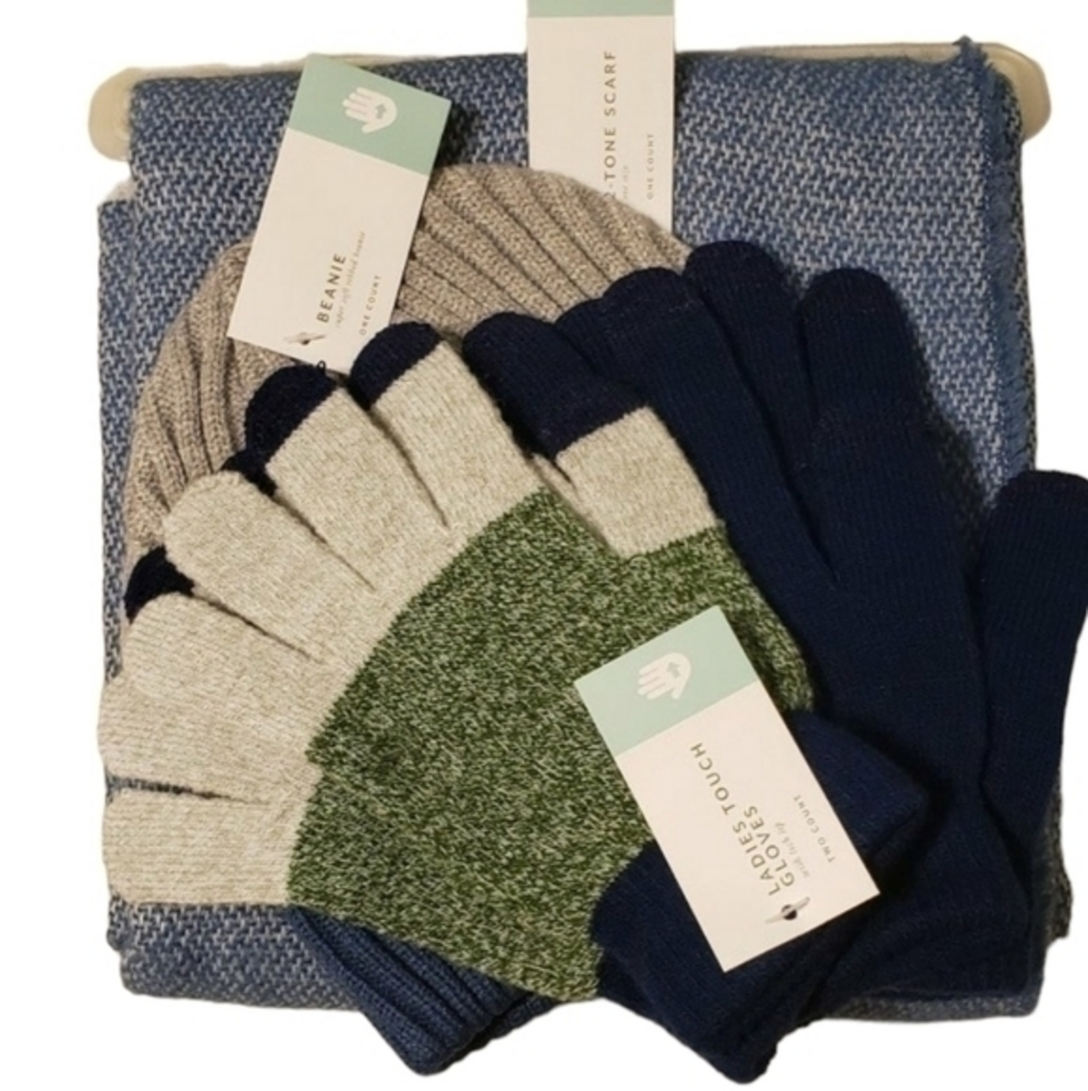 Gertex Fall Winter Scarf Hat Two Gloves Set Super Soft NWT